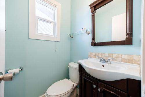 Powder room - 37 Av. D'Old Post Crescent, Pointe-Claire, QC - Indoor Photo Showing Bathroom