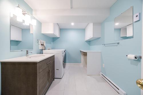 Laundry room - 37 Av. D'Old Post Crescent, Pointe-Claire, QC - Indoor Photo Showing Laundry Room