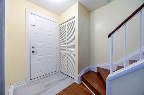 Hall - 37 Av. D'Old Post Crescent, Pointe-Claire, QC - Indoor Photo Showing Other Room