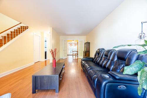 Living room - 37 Av. D'Old Post Crescent, Pointe-Claire, QC - Indoor Photo Showing Living Room