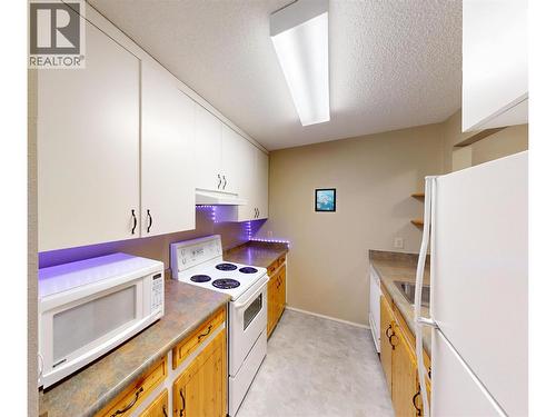 1802 Alpine Drive Unit# 205B, Elkford, BC - Indoor Photo Showing Kitchen