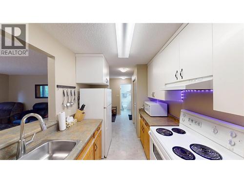 1802 Alpine Drive Unit# 205B, Elkford, BC - Indoor Photo Showing Kitchen