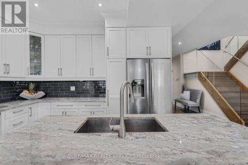 958 Beach Boulevard, Hamilton, ON - Indoor Photo Showing Kitchen With Double Sink With Upgraded Kitchen