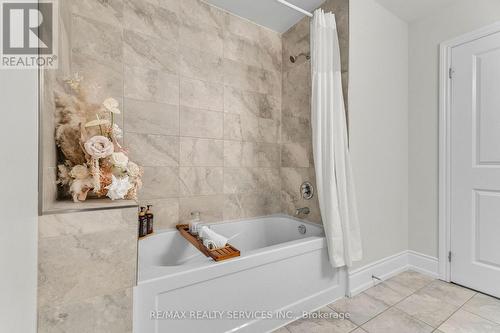 958 Beach Boulevard, Hamilton, ON - Indoor Photo Showing Bathroom