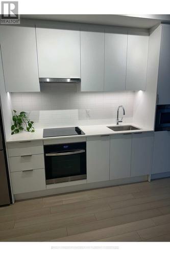 1311 - 3079 Trafalgar Road, Oakville, ON - Indoor Photo Showing Kitchen