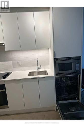 1311 - 3079 Trafalgar Road, Oakville, ON - Indoor Photo Showing Kitchen With Upgraded Kitchen