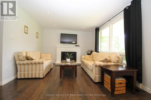 104 Simcoe Crescent, Middlesex Centre (Komoka), ON - Indoor Photo Showing Living Room With Fireplace