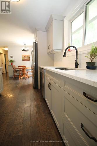 104 Simcoe Crescent, Middlesex Centre (Komoka), ON - Indoor Photo Showing Kitchen