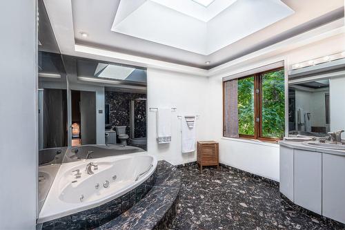 Salle de bains - 4330 Av. De Mayfair, Montréal (Côte-Des-Neiges/Notre-Dame-De-Grâce), QC - Indoor