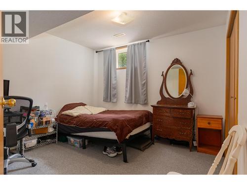 1764 Green Road, Fruitvale, BC - Indoor Photo Showing Bedroom
