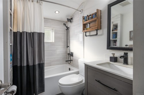 7727 Superior Rd, Lantzville, BC 