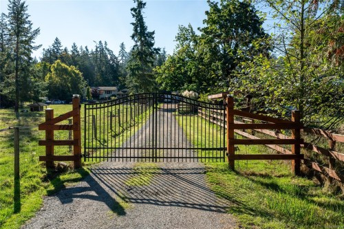 7727 Superior Rd, Lantzville, BC 