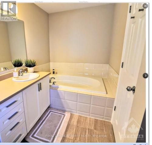 348 Tourmaline Crescent, Ottawa, ON - Indoor Photo Showing Bathroom