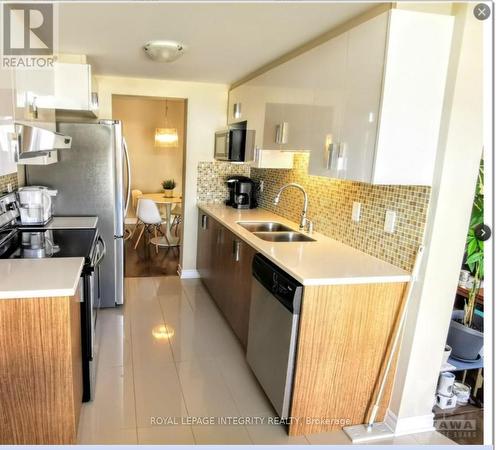 348 Tourmaline Crescent, Ottawa, ON - Indoor Photo Showing Kitchen With Double Sink