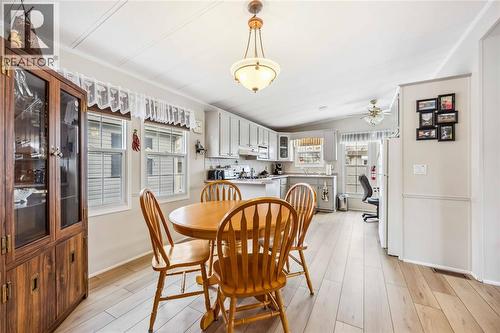 5700 Blackwell Sideroad Unit# 29, Sarnia, ON - Indoor Photo Showing Dining Room