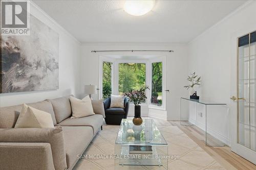 1713 Pengilley Place, Mississauga, ON - Indoor Photo Showing Living Room