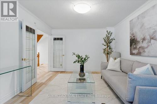1713 Pengilley Place, Mississauga, ON - Indoor Photo Showing Living Room
