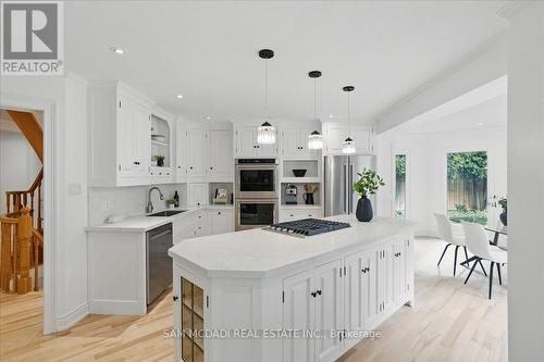 1713 Pengilley Place, Mississauga, ON - Indoor Photo Showing Kitchen With Upgraded Kitchen