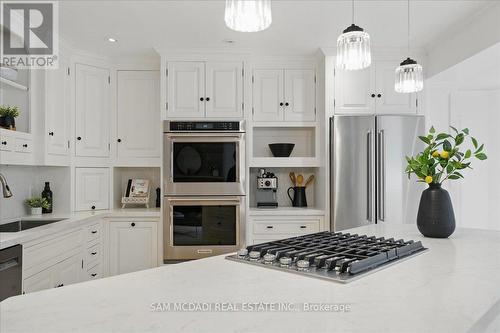 1713 Pengilley Place, Mississauga, ON - Indoor Photo Showing Kitchen With Stainless Steel Kitchen With Upgraded Kitchen