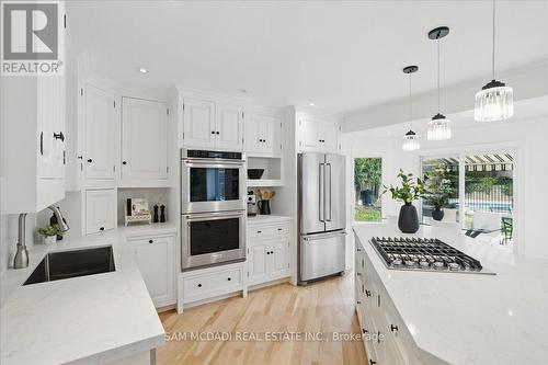 1713 Pengilley Place, Mississauga, ON - Indoor Photo Showing Kitchen With Stainless Steel Kitchen With Upgraded Kitchen