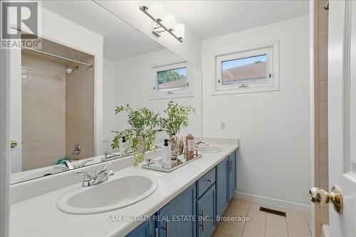 1713 Pengilley Place, Mississauga, ON - Indoor Photo Showing Bathroom