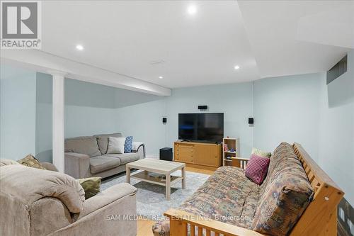 1713 Pengilley Place, Mississauga, ON - Indoor Photo Showing Living Room