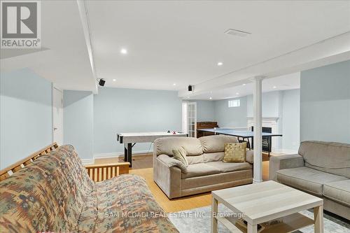 1713 Pengilley Place, Mississauga, ON - Indoor Photo Showing Living Room