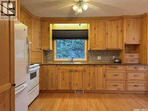 127 Broadway Street, Foam Lake, SK - Indoor Photo Showing Kitchen With Double Sink