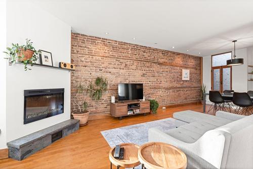 Living room - 5-4485 Av. De L'Esplanade, Montréal (Le Plateau-Mont-Royal), QC - Indoor Photo Showing Living Room With Fireplace