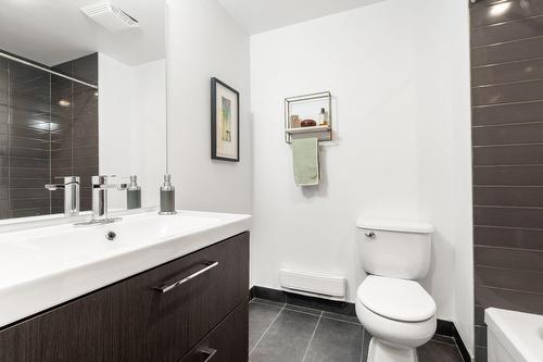 Bathroom - 5-4485 Av. De L'Esplanade, Montréal (Le Plateau-Mont-Royal), QC - Indoor Photo Showing Bathroom