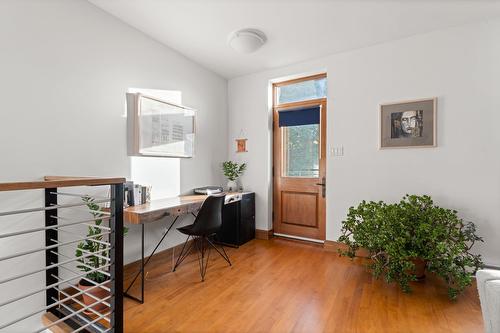 Den - 5-4485 Av. De L'Esplanade, Montréal (Le Plateau-Mont-Royal), QC - Indoor Photo Showing Office