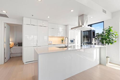 Cuisine - 1515-700 Rue St-Paul O., Montréal (Ville-Marie), QC - Indoor Photo Showing Kitchen With Upgraded Kitchen