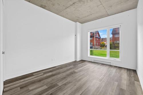 Primary bedroom - 314-250 Boul. Hymus, Pointe-Claire, QC - Indoor Photo Showing Other Room
