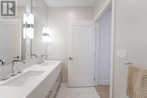 507 - 1441 Elgin Street, Burlington (Brant), ON - Indoor Photo Showing Bathroom