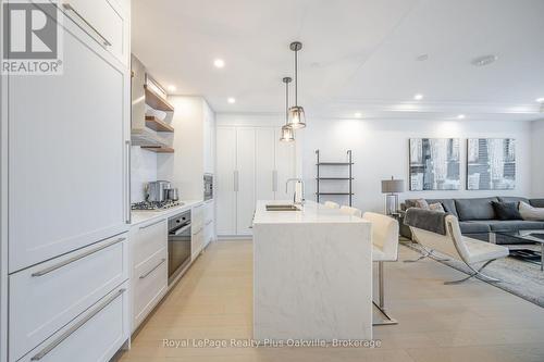 507 - 1441 Elgin Street, Burlington (Brant), ON - Indoor Photo Showing Kitchen With Upgraded Kitchen