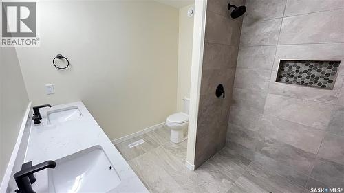 21 Murraydale Crescent, Maple Creek, SK - Indoor Photo Showing Bathroom