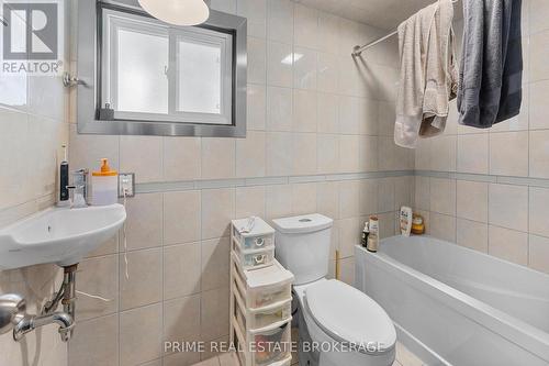583 Maitland Street, London East (East F), ON - Indoor Photo Showing Bathroom