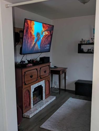 Salon - 1340  - 1342 Rue Eurêka, Québec (La Haute-Saint-Charles), QC - Indoor With Fireplace