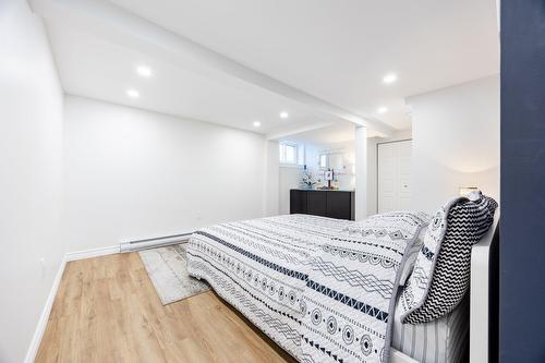 Bedroom - 2227 Rue La Salle, Longueuil (Le Vieux-Longueuil), QC - Indoor Photo Showing Bedroom