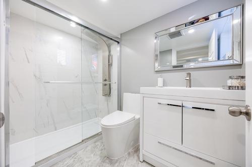 Bathroom - 2227 Rue La Salle, Longueuil (Le Vieux-Longueuil), QC - Indoor Photo Showing Bathroom