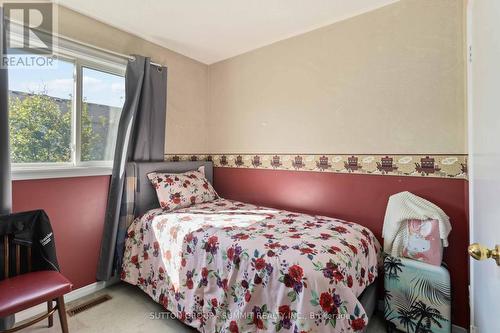 5607 Palmerston Crescent, Mississauga, ON - Indoor Photo Showing Bedroom