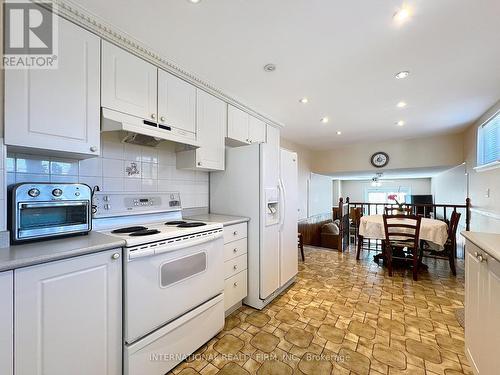 3602 Dunrankin Drive, Mississauga, ON - Indoor Photo Showing Kitchen