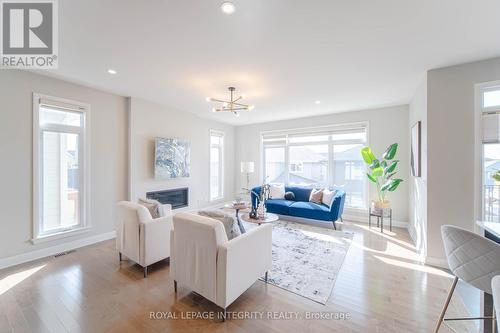28 Greensand Place, Ottawa, ON - Indoor Photo Showing Living Room