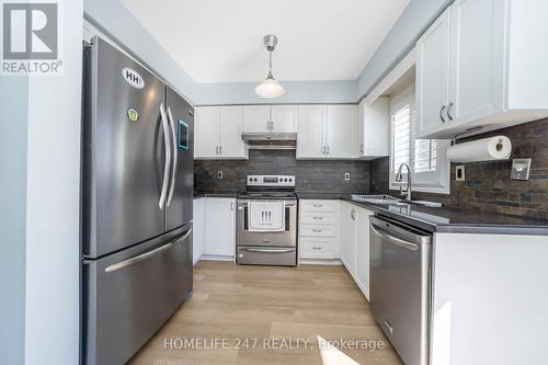 638 Madame Street, Mississauga, ON - Indoor Photo Showing Kitchen With Upgraded Kitchen