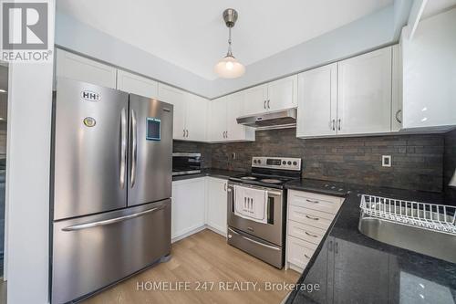638 Madame Street, Mississauga, ON - Indoor Photo Showing Kitchen With Upgraded Kitchen