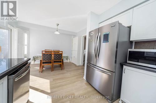 638 Madame Street, Mississauga, ON - Indoor Photo Showing Kitchen