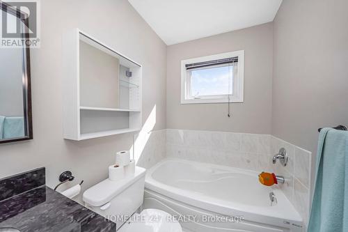 638 Madame Street, Mississauga, ON - Indoor Photo Showing Bathroom