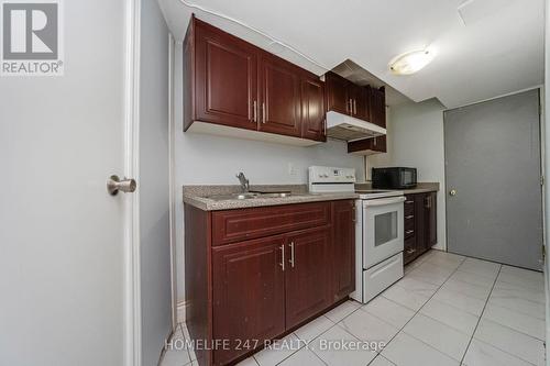 638 Madame Street, Mississauga, ON - Indoor Photo Showing Kitchen