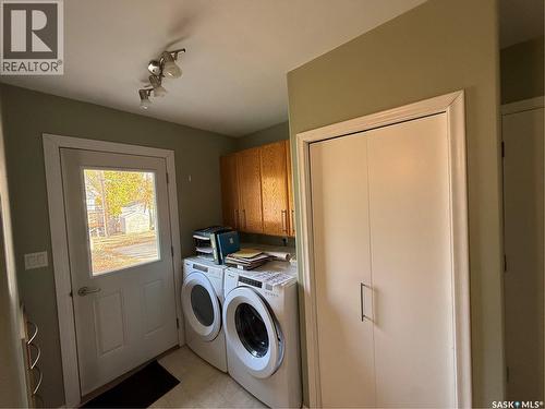 507 7Th Avenue E, Assiniboia, SK - Indoor Photo Showing Laundry Room