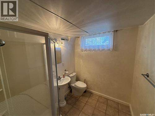 507 7Th Avenue E, Assiniboia, SK - Indoor Photo Showing Bathroom